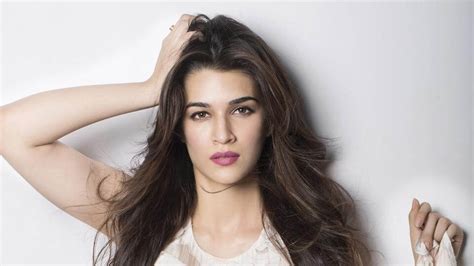 Kriti Sanon Age Height Photo Images Height In Feet Pic Biography