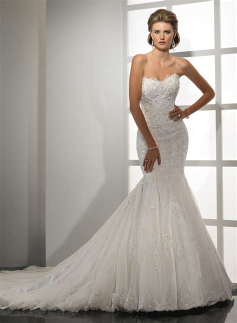 We especially love long, lace mermaid dresses for en elegant and ladylike look on your big day. Mermaid Wedding Dresses - An Elegant Choice For Brides ...