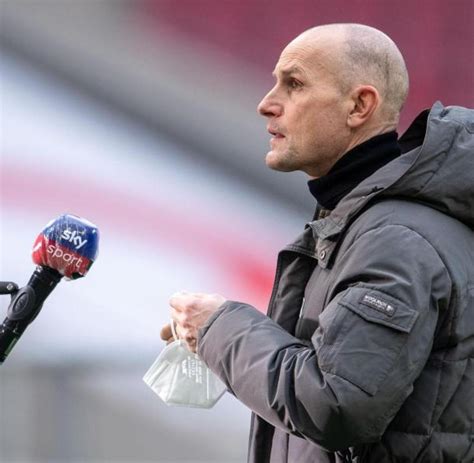 Vier monate später gab der operierte heiko herrlich ohne haare eine bewegende pressekonferenz. Augsburgs Coach Herrlich schwärmt von Goalgetter Haaland ...