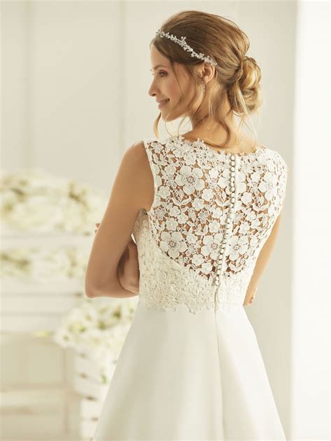 Das brautkleid stellt für die meisten damen eines der wichtigsten kleidungsstücke in ihrem leben dar. Brautkleid "Carlotta" | Brautstudio Anke Tworuschka