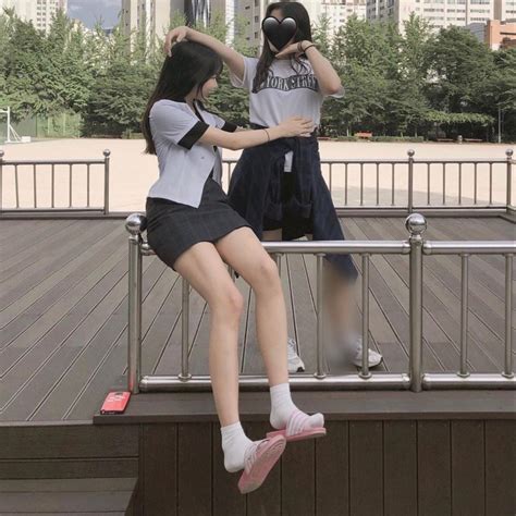 한국 소녀에 있는 김재형 김님의 핀 여성 청소년 패션 여자 교복