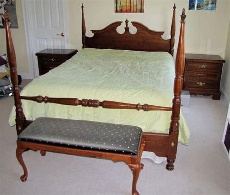 Our amish queen anne dining room chair displays classic elements of queen anne style. Modern cherry Queen Anne style bedroom furniture including ...