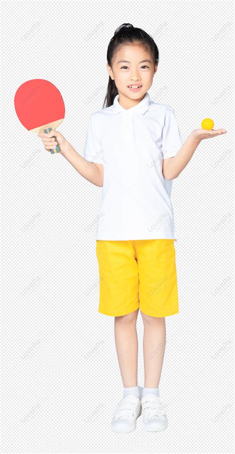 Маленькая девочка играет в настольный теннис изображениеФото номер 400599305png Формат