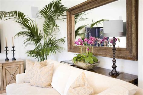 Amazing gallery of interior design and decorating ideas of desk behind sofa in bedrooms, living rooms, dens/libraries/offices, laundry/mudrooms by elite interior designers. 30 Creative Ideas to Decorate Above the Sofa | Couch decor ...