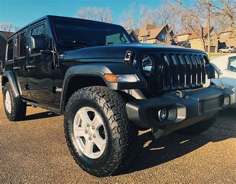 Pics Of Sport S With 2857017 Tires On Stock Wheels Page 4 Jeep