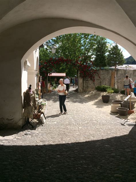 In the midst of the dreamlike gardens in hanover, the exhibitors await lovers of flowers and perennials, of gardens and the way of life. Gartenfestival Schloss Haldenstein