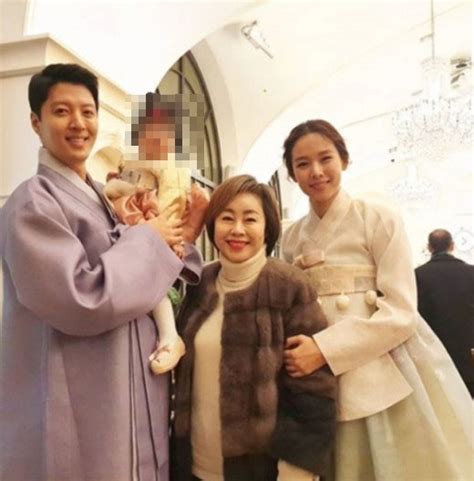 이동건 다른 여자와의 사이에 아이까지 있다! görünümler 738 b3 yıl önce. 이동건-조윤희 딸 얼굴공개 어쩌나…이병헌 아들 당한 초상권 ...