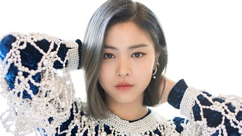 The members consist of yuna, ryujin, chaeryeong, lia and yeji. Ryujin, 류진, ITZY, 있지, 4K, #6.1778 Wallpaper