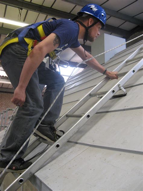 Roof Ladder Restraint And Fall Arrest Safety System Css Worksafe