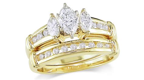 Yellow diamonds are a fantastic choice for an engagement ring or any other jewelry. Why Gold Engagement Rings Still Rock | Black Diamond Ring