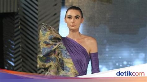 20 Koleksi Terbaru Sebastian Gunawan Di Fashion Nation 2020