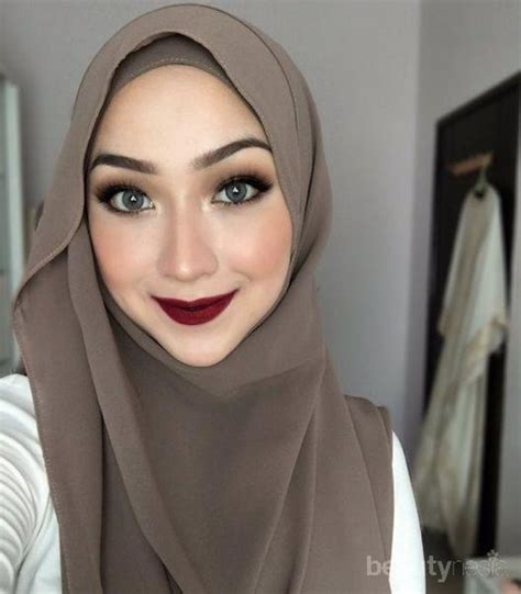 Tak Berlebihan Ini Tutorial Hijab Wisuda Simpel Kekinian Yang Bisa