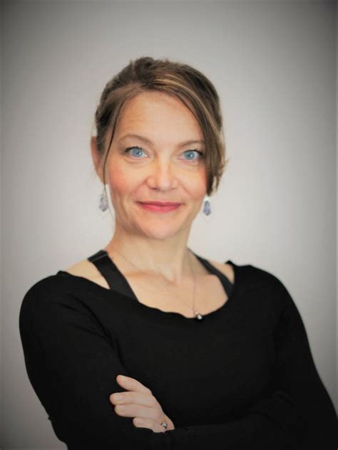 Участница 2го сезона шоу «песни» на тнт. Caroline THEUIL, Auteur à Journal de l'Agence