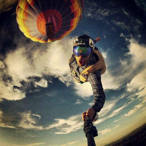 12 Most Extreme Selfies Pictolic