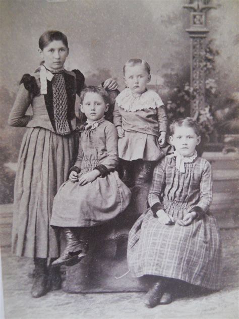 Group Of Brothers And Sisters 1890s Nice Variety Of Ages Including