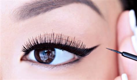 Steps To Apply Liquid Eyeliner Shopping Thoughtscom