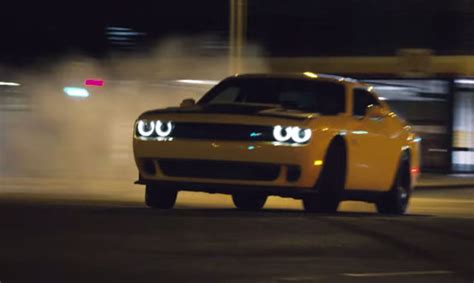 Video Dodge Challenger Srt Hellcat Goes Drifting In Ad Gtspirit