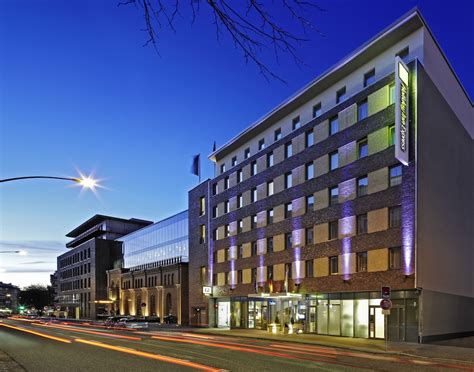 Guests praise the comfy beds. Holiday Inn Express Hamburg St Pauli Messe: 2019 Room ...