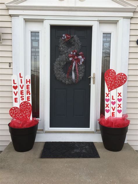Lovely Porch Decor For Valentine Day 12 Valentines Outdoor