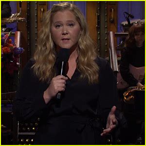 Amy Schumer Talks Married Life Disses Kanye West In Saturday Night Live Opening Monologue