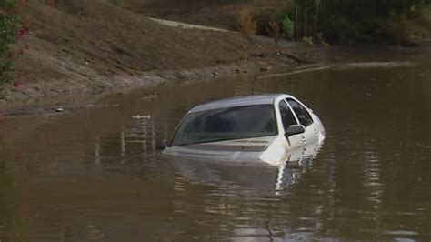 Video Cars Stranded In Riverside Flooding After Storm Abc7 Los Angeles