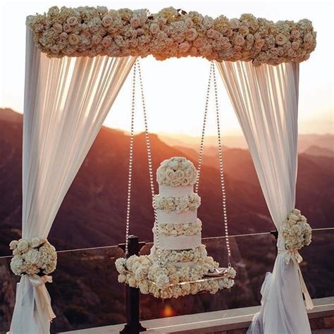 Pin By Miss Wiwi No Pin Limit On Weddings Chandelier Cake Rooftop