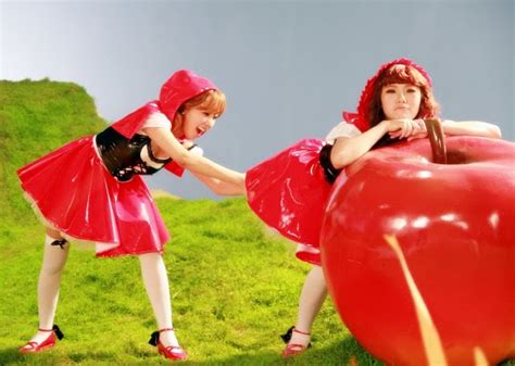 [news] orange caramel goof s around while filming for their aing music video daily k pop news