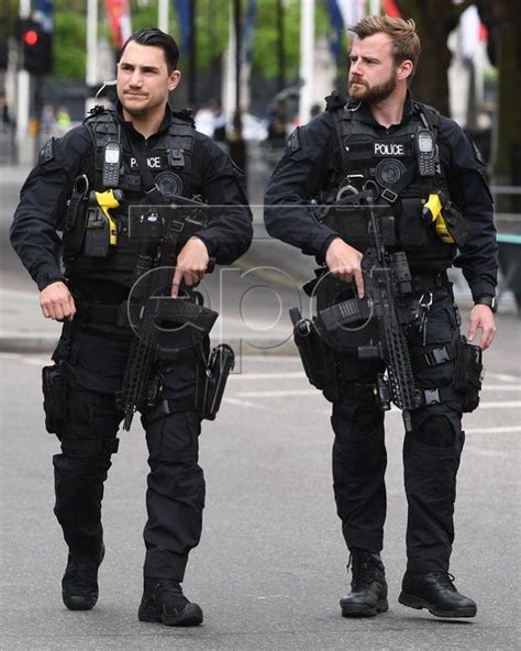 Metropolitan Sco19 Afos On Patrol In London Sourc Men In