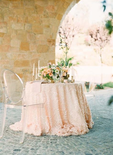 Tablecloths, centerpieces, favor bags & boxes, diy fabrics Glam Up Your Wedding Table! 10 Gorgeous Tablecloths and ...