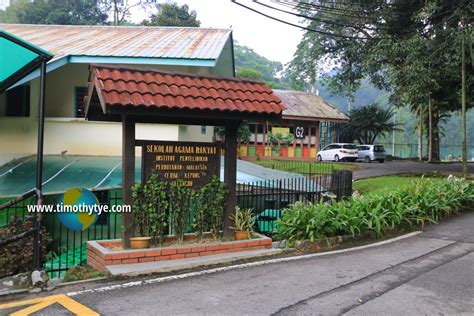 Johnson, our guide, was very knowledgeable and interesting, explaining all about seed dispersal, plant species, rainforest ecology and the local history of the forest research institute of malaysia (frim). Forest Research Institute Malaysia, Selangor, Malaysia