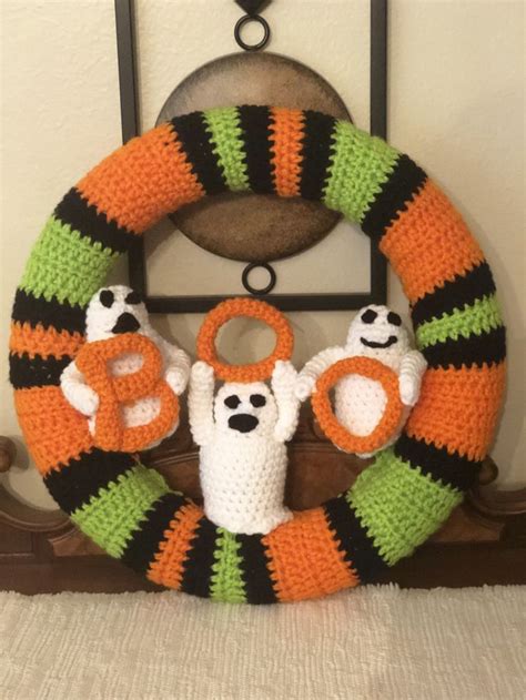 Halloween Ghost Crocheted Wreath The Ghosts Are A Free Pattern On