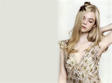 Elle Fanning Latest Hd Wallpapers Hollywood Universe