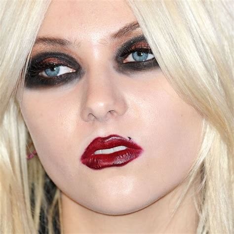 Taylor Momsen Makeup Black Eyeshadow Bronze Eyeshadow And Burgundy