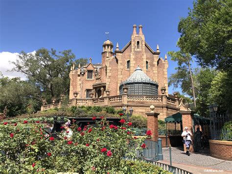 13 Signs You Have Ridden Haunted Mansion Too Many Times Allearsnet