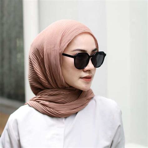 Tutorial Hijab Pashmina Plisket Pakai Kacamata Warta Demak