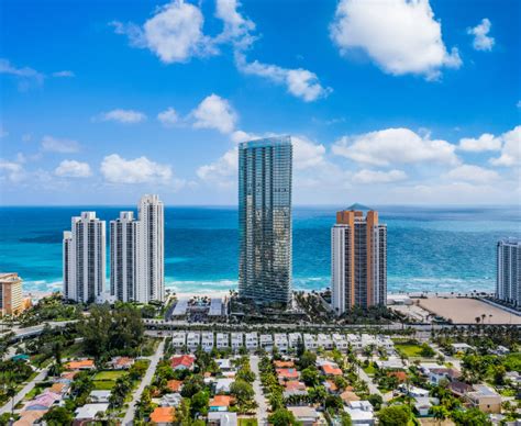Luxury Residences The Grandiose The Armanicasa Tower In Florida