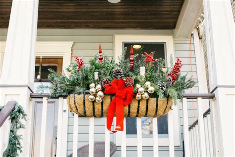 48 Outdoor Christmas Decoration Ideas To Get You In The Holiday Spirit