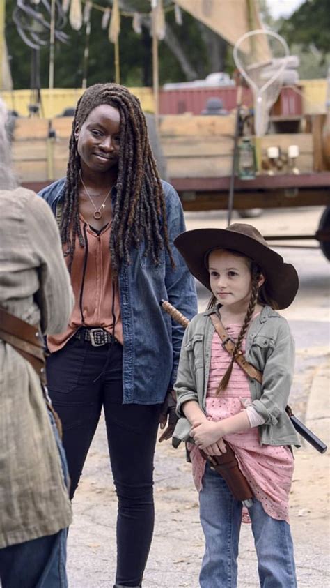 Michonne And Judith Walking Dead Season 9 Walking Dead Season