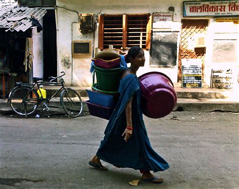 Stock Pictures: Urban women workers carrying loads on their heads
