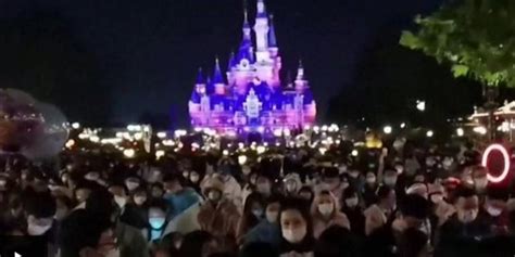 Ribuan Orang Terkurung Di Disneyland China Karena Lockdown