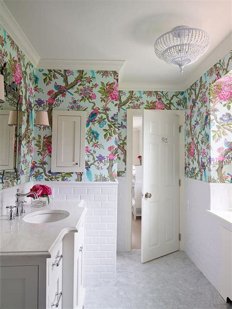 19 Beautiful Wallpapered Bathrooms
