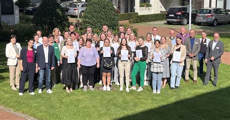 21 Pflegeauszubildende feiern bestandenes Examen Klinikum Westmünsterland