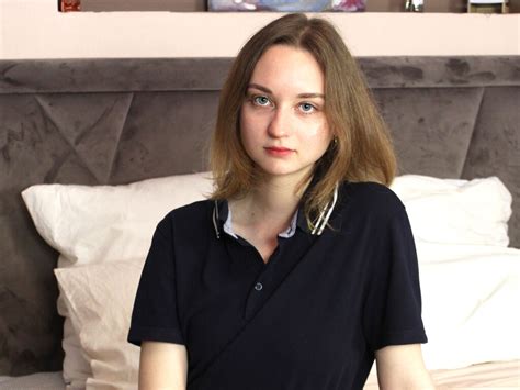 stillergarrison small boobed blond teen female webcam