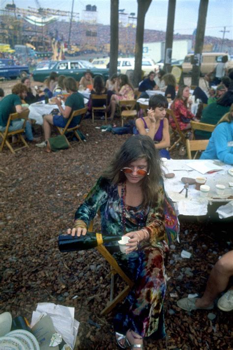 Woodstock 22 Vintage Photos From The Era Defining Festival Vogue France