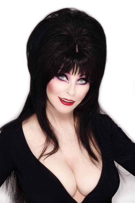 Sdcc 17 Elvira Mistress Of The Dark Returning To Comics