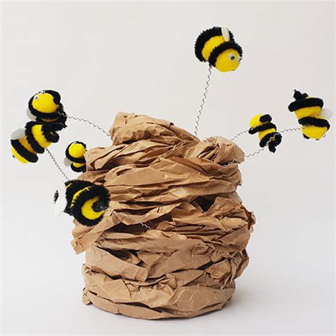 Así que, si quieres saber cómo hacer una colmena de abejas, en el siguiente artículo de expertoanimal te lo contaremos. colmena-abejas-bt | Fixo Kids