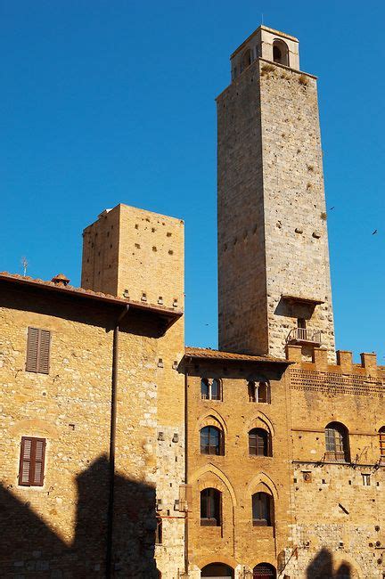 torre chigi medieval towers around plazza duomo san gimignano italy san gimignano towers