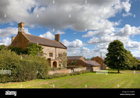 Cotswold English Farmhouse Gloucestershire England Stock Photo Alamy