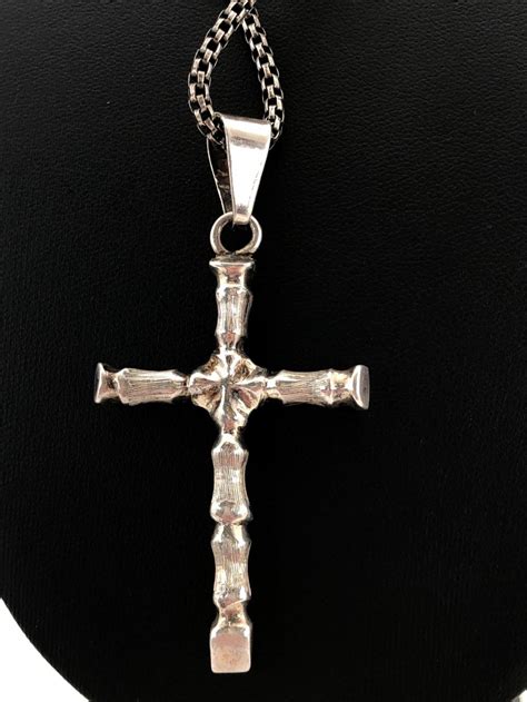 Sterling silver cross necklaces for men & women. Lot - Sterling Silver Cross Pendant Necklace