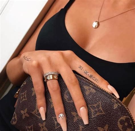 Follow Slayinqueens For More Poppin Pins Inside Finger Tattoos